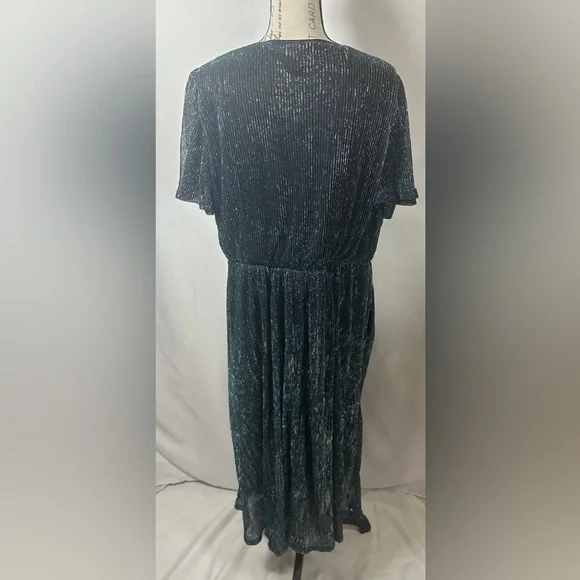 💜BloomChic Black Midi Dress - Picture 4 of 12